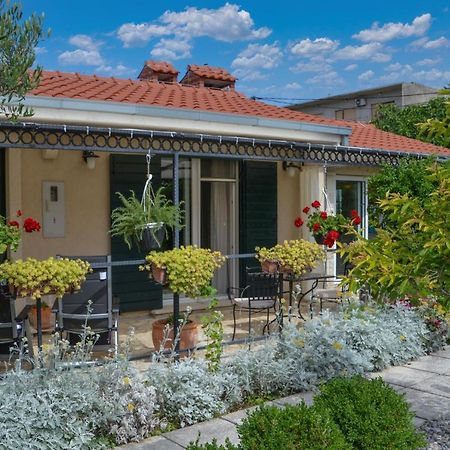 Issa Holiday Home - 3 Min Walk To Beach Kaštela Exteriér fotografie