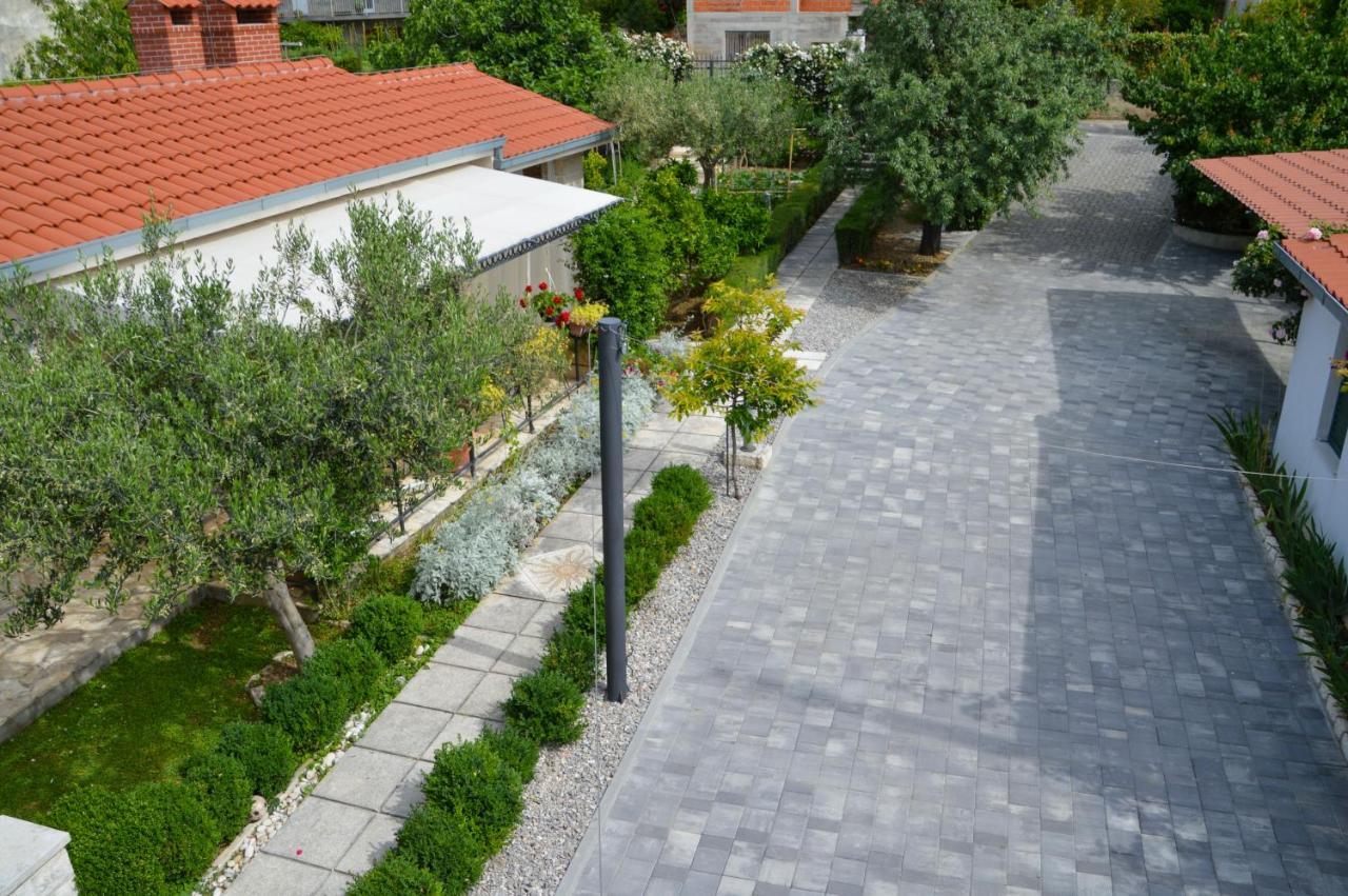 Issa Holiday Home - 3 Min Walk To Beach Kaštela Exteriér fotografie