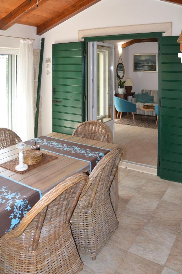 Issa Holiday Home - 3 Min Walk To Beach Kaštela Exteriér fotografie